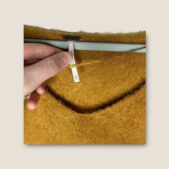 Free People Princess V Neck Sweater Gold Size XS NWOT - Picture 6 of 7